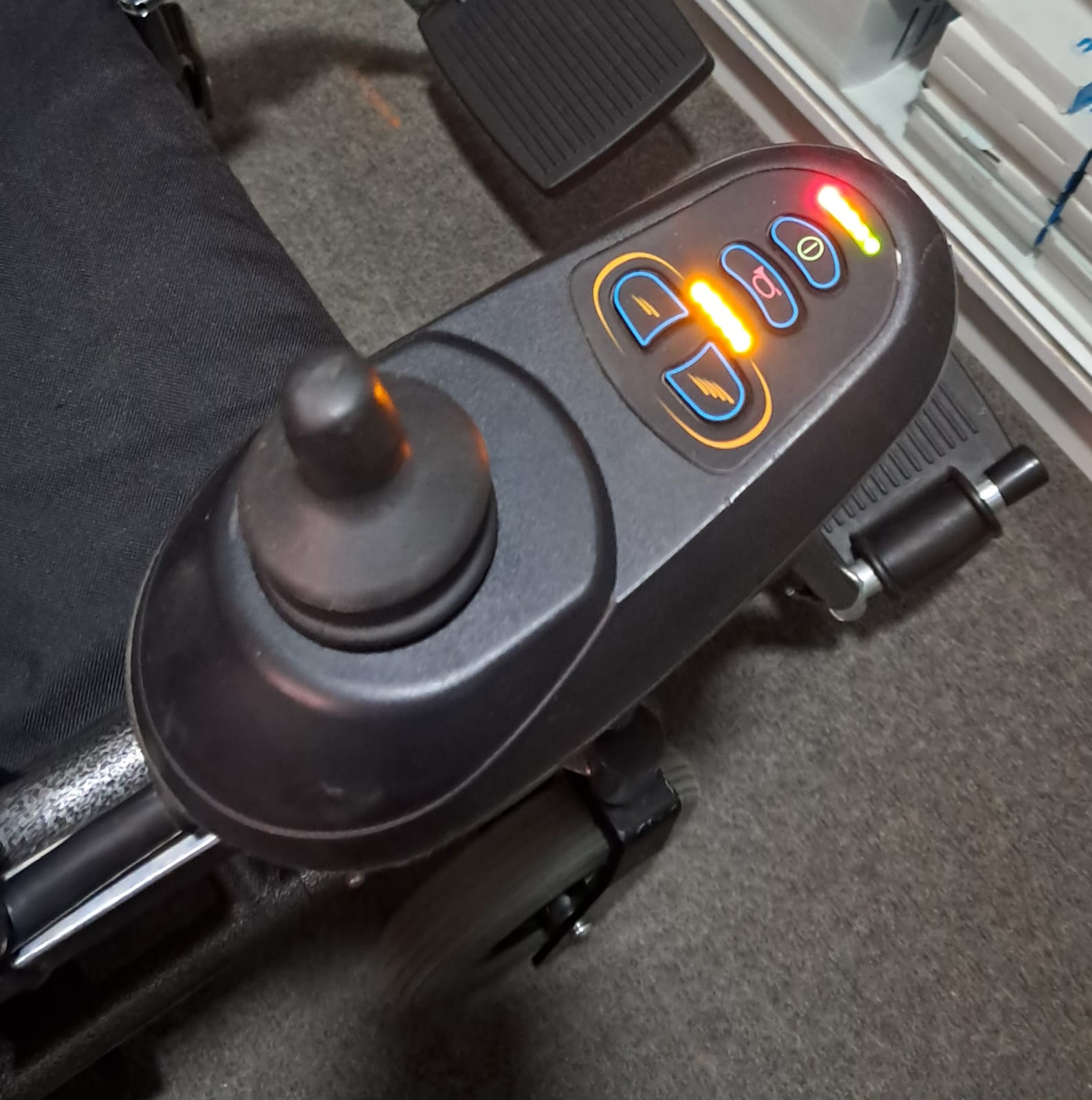 Silla de Ruedas Eléctrica a Baterías Kaiyang Medical KY110 – Precio Especial – Producto de Exhibición